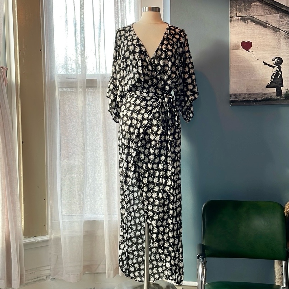 NWOT Blue Life printed wrap dress